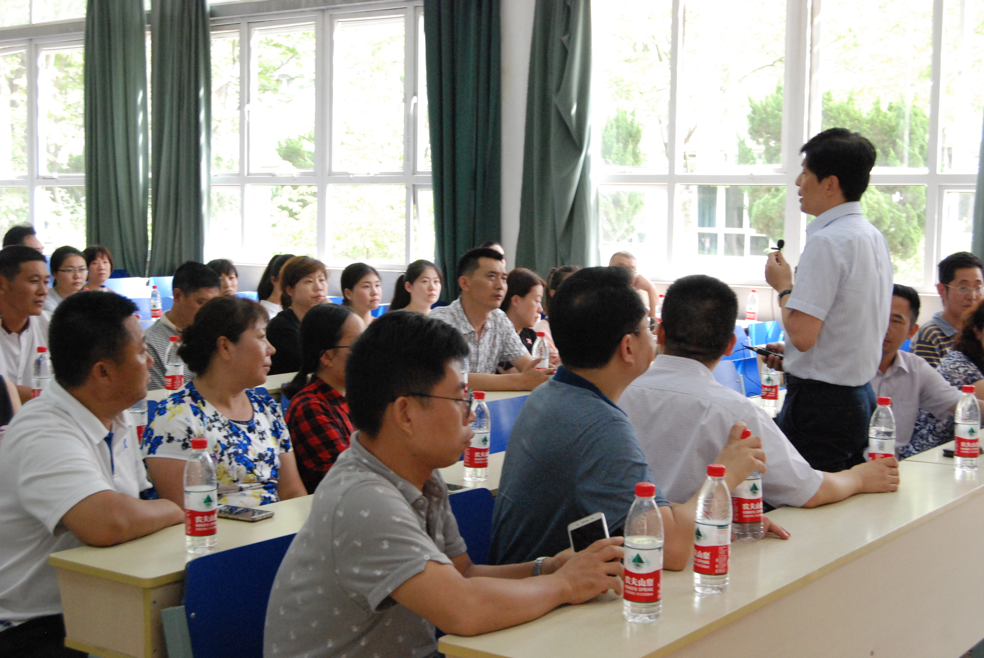 7790必发集团2016级新生家长见面会成功举行