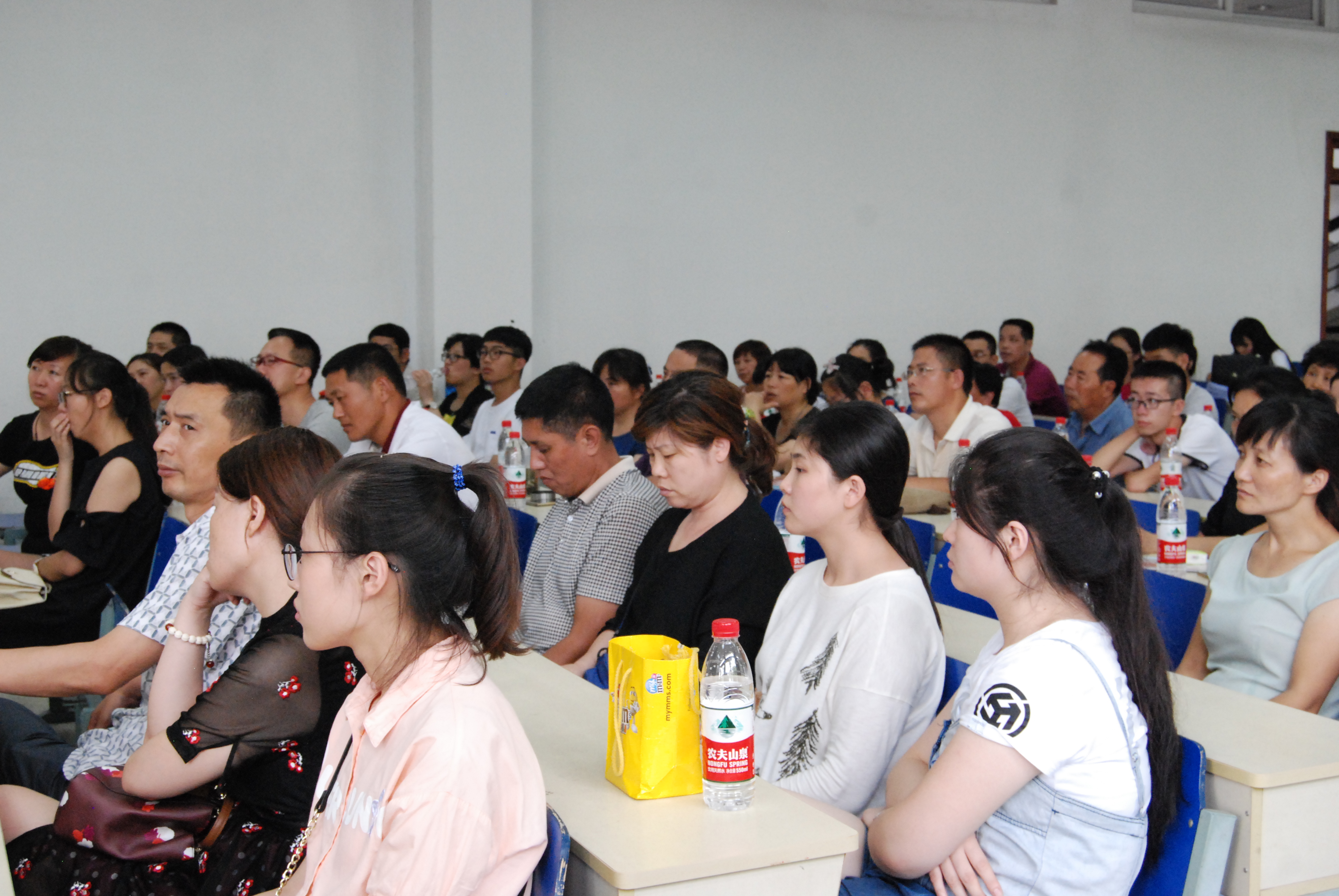 7790必发集团2016级新生家长见面会成功举行